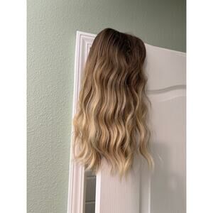 Women’s 18” Wavy Ombré Light Brown Synthetic Wig – Middle Part – New